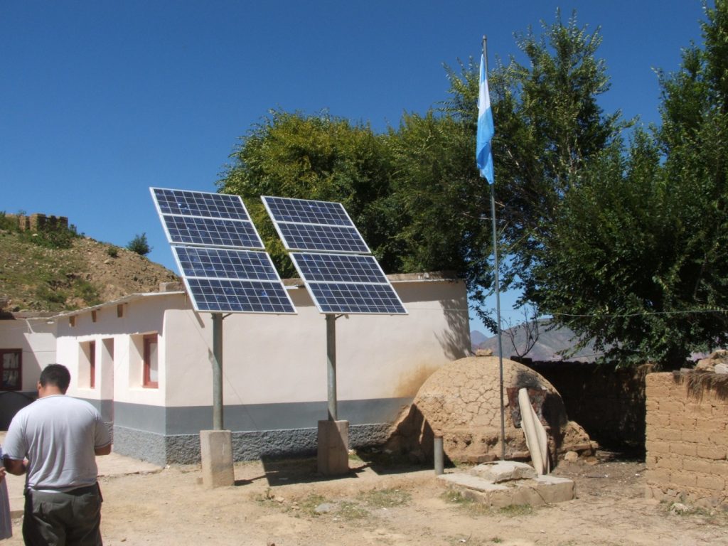 PERMER: energía eléctrica por fuentes renovables para 406 escuelas rurales Foto Energia Renovabnes En Escuela Rural. 2012 1024x768