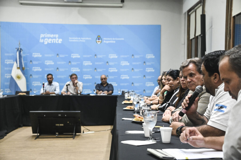El gobierno lanzó una mesa de diálogo con los sindicato de la pesca 230301090949 1024x681