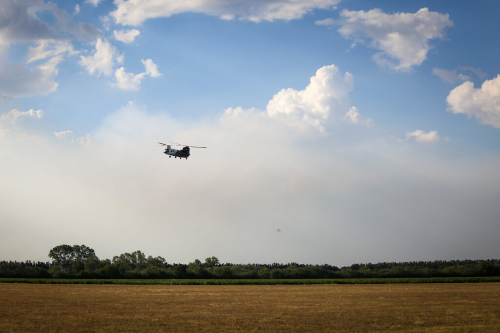 Ambiente envió el helicóptero Chinook para combatir los incendios en el Delta Foto Incendios En El Delta 1024x683