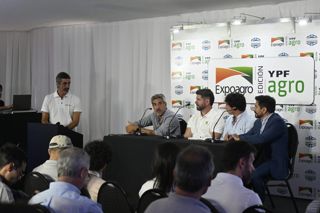 “Del dato al plato”: Debate de expertos sobre tecnologías que potencian el agro Foto Expoagro 2026 Dato Al Plato IA 1024x681