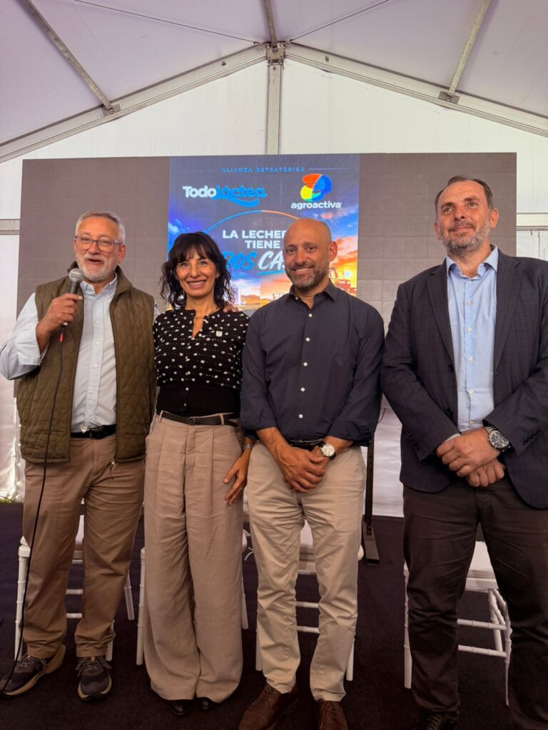 Agroactiva desembarcó en Todo Láctea: alianza con el sector lácteo, Patio Lechero con la Secretaría de Lechería de la Nación y el respaldo de Santa Fe y Córdoba Foto Agroactiva Todo Lactea 768x1024