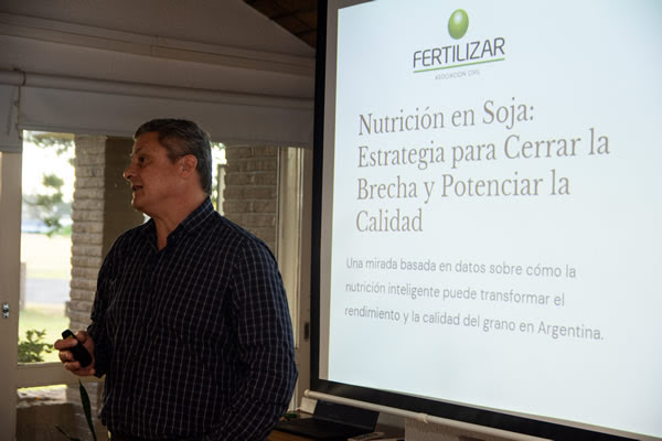 foto fertilizar planta bunge