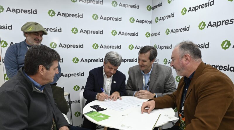 El RENATRE y Aapresid firmaron un convenio para articular trabajo decente, producción sostenible y certificaciones sobre buenas prácticas foto renatre aapresid