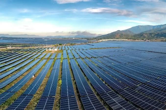 Por primera vez en la historia, la energía solar supera al carbón en capacidad instalada en China. foto china e.solar